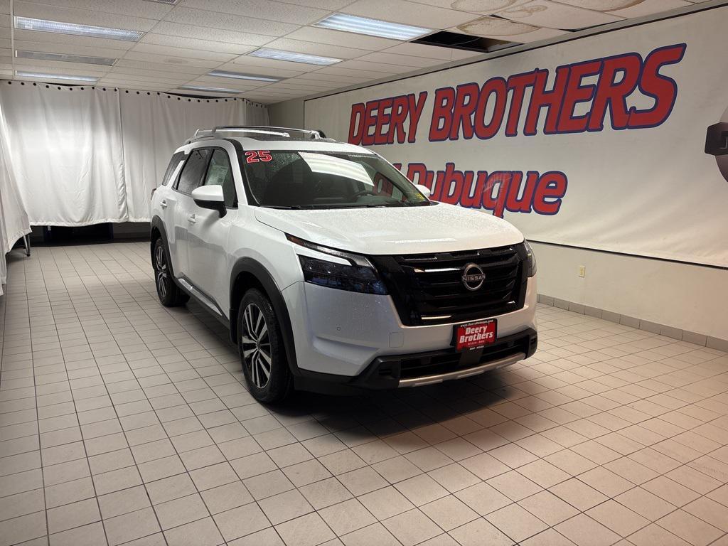 new 2025 Nissan Pathfinder car, priced at $46,275