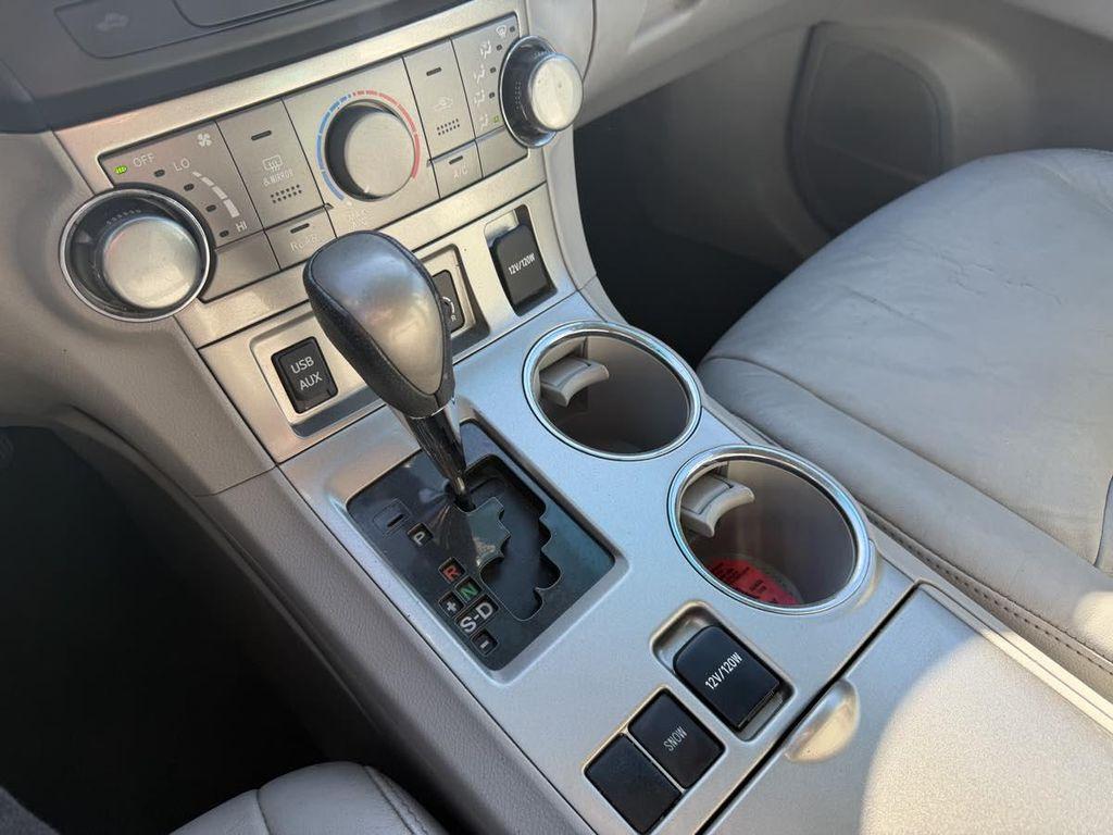 used 2012 Toyota Highlander car, priced at $10,995