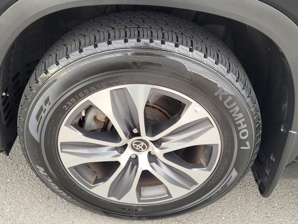 used 2024 Toyota Highlander car, priced at $36,264