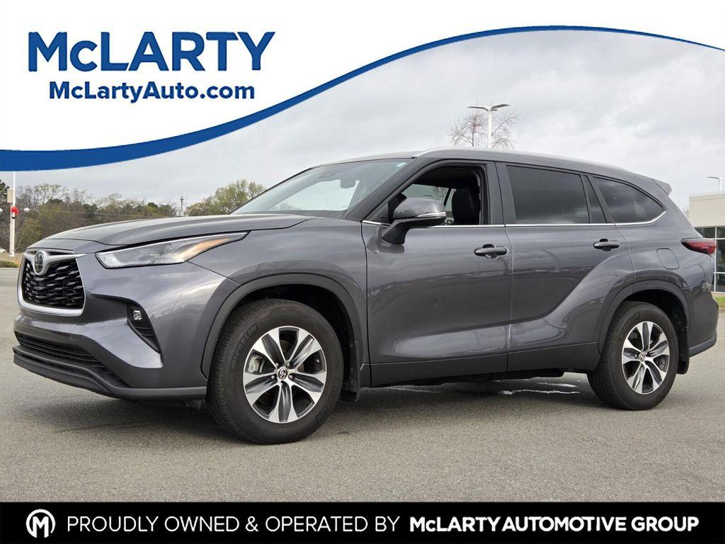 used 2025 Toyota Highlander car, priced at $39,931