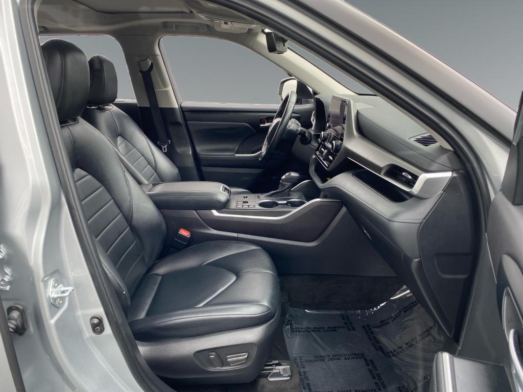 used 2023 Toyota Highlander car, priced at $32,337