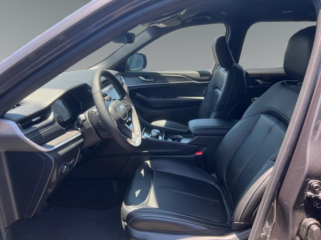 used 2025 Jeep Grand Cherokee L car, priced at $38,518