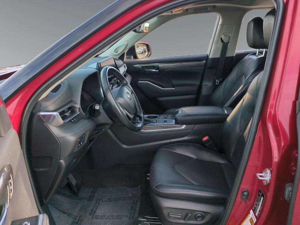 used 2023 Toyota Highlander car, priced at $37,900