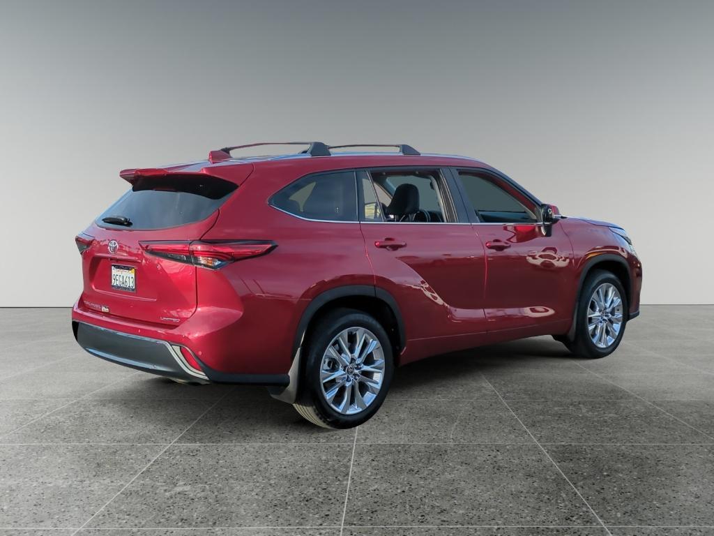 used 2023 Toyota Highlander car, priced at $37,900