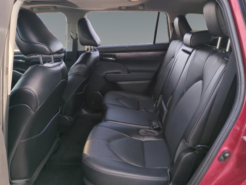 used 2023 Toyota Highlander car, priced at $37,900