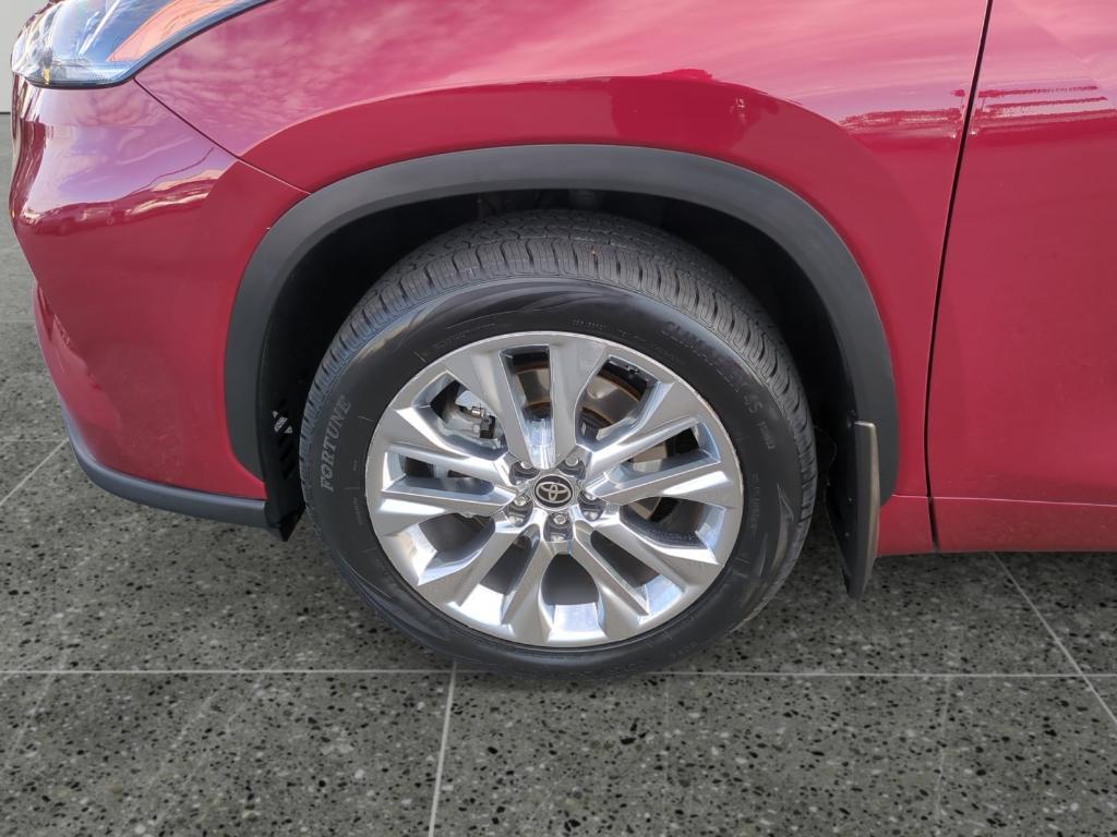 used 2023 Toyota Highlander car, priced at $37,900