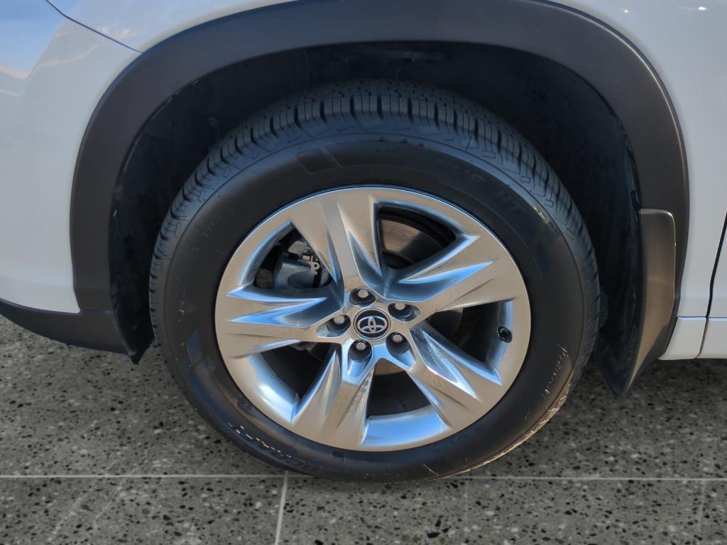 used 2019 Toyota Highlander Hybrid car, priced at $25,800