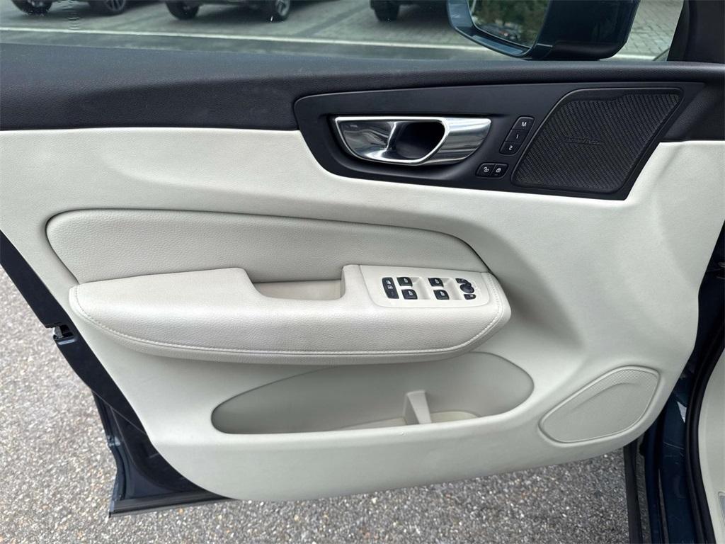 2019 Denim Blue Metallic Volvo XC60
