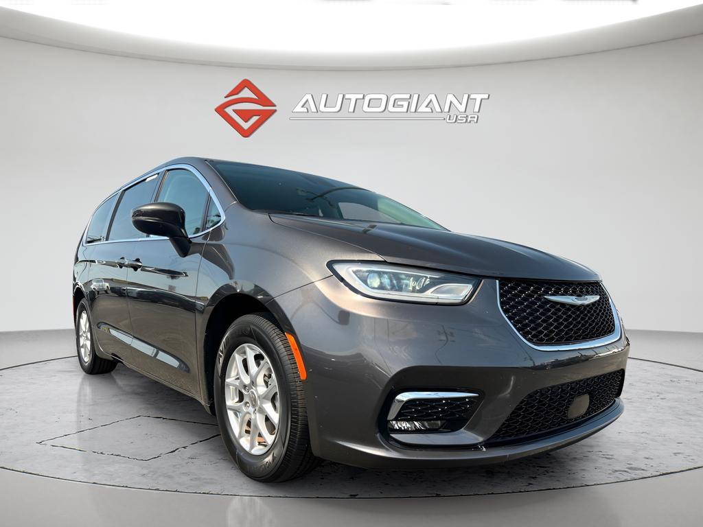 used 2023 Chrysler Pacifica car, priced at $27,995