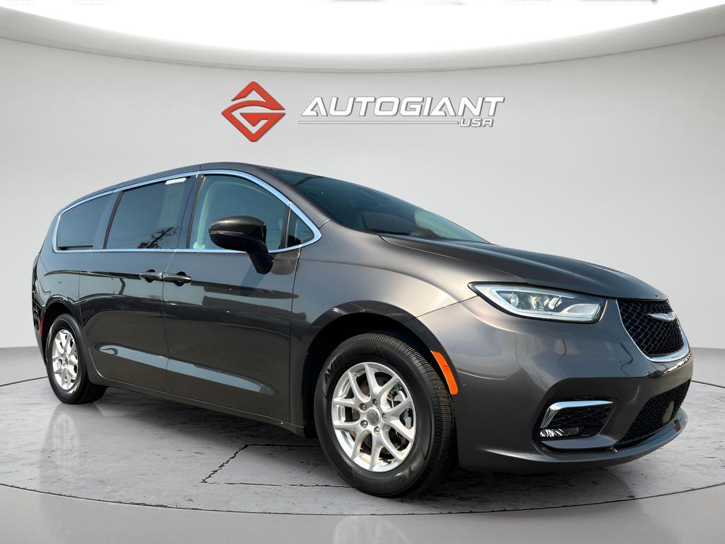 used 2023 Chrysler Pacifica car, priced at $27,995