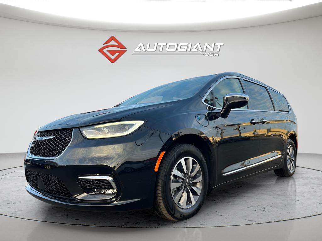 used 2021 Chrysler Pacifica Hybrid car, priced at $20,495