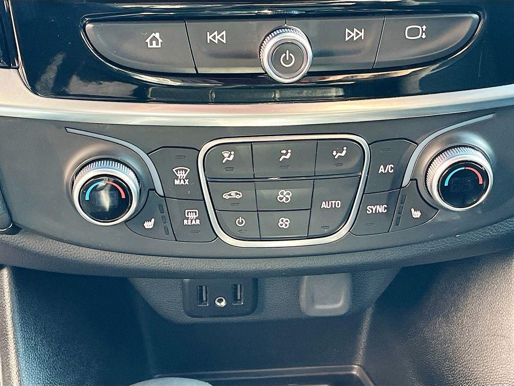 used 2023 Chevrolet Traverse car, priced at $28,500