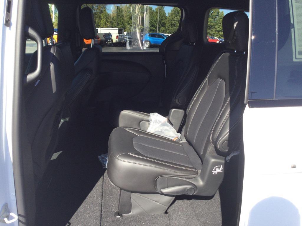 new 2026 Chrysler Pacifica car, priced at $43,565