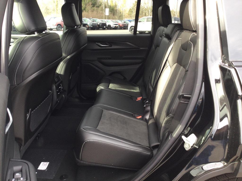 new 2025 Jeep Grand Cherokee car, priced at $44,975