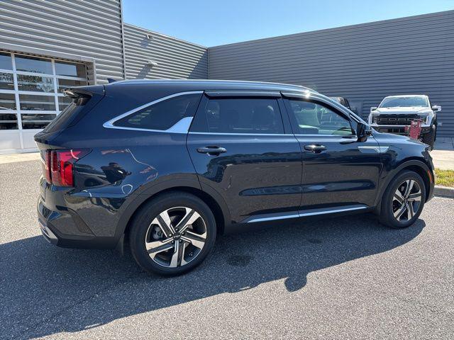 used 2024 Kia Sorento Hybrid car, priced at $30,578