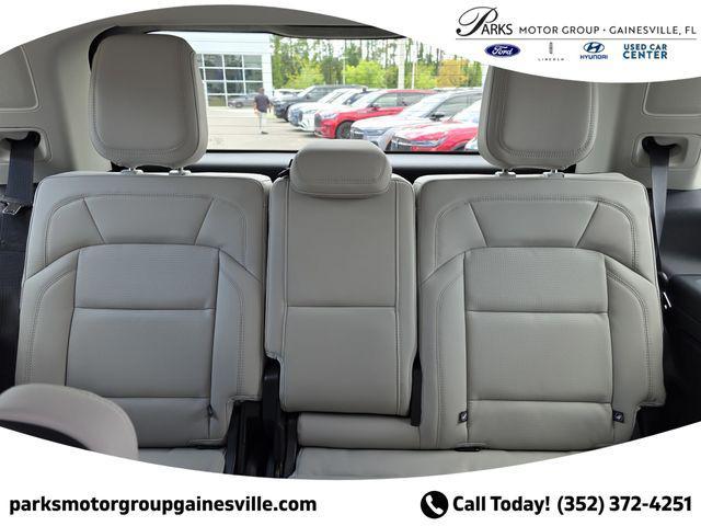 new 2025 Lincoln Navigator car, priced at $99,240