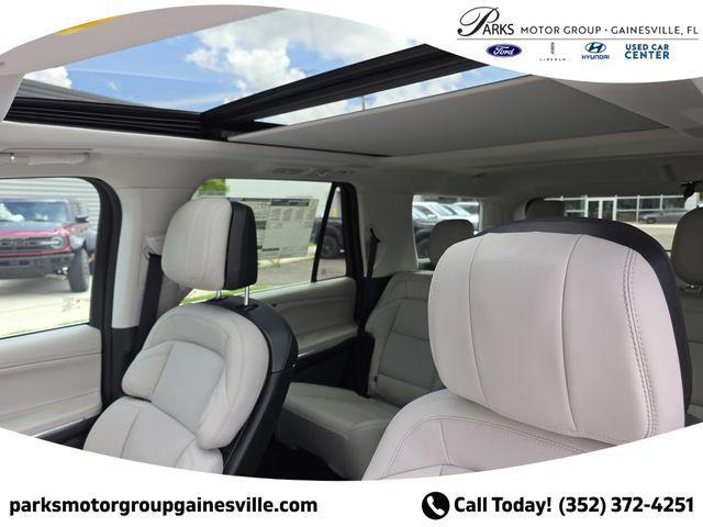 new 2025 Lincoln Navigator car, priced at $99,240