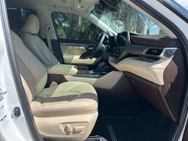 used 2022 Toyota Highlander Hybrid car, priced at $36,853