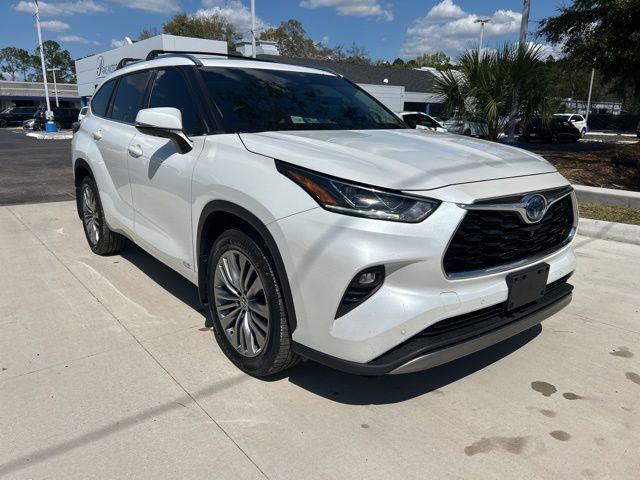 used 2022 Toyota Highlander Hybrid car, priced at $36,853