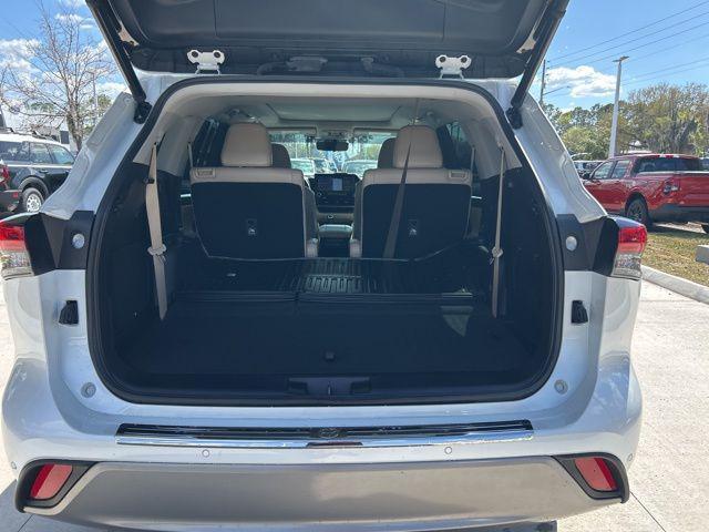 used 2022 Toyota Highlander Hybrid car, priced at $36,853