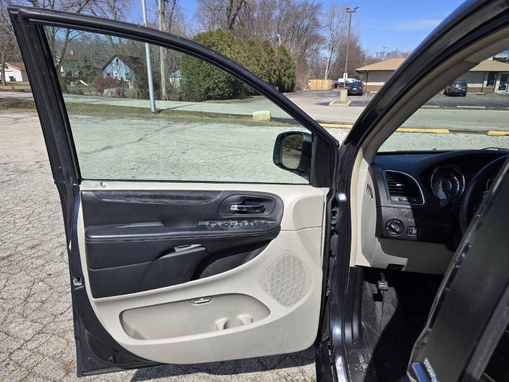 used 2014 Chrysler Town & Country car, priced at $3,999