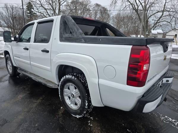 used 2007 Chevrolet Avalanche car, priced at $5,999