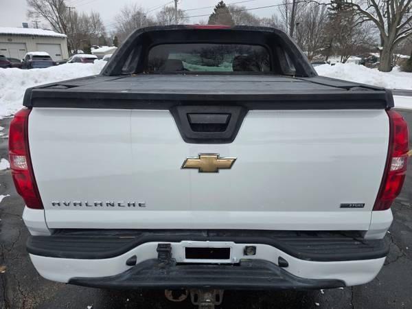 used 2007 Chevrolet Avalanche car, priced at $5,999