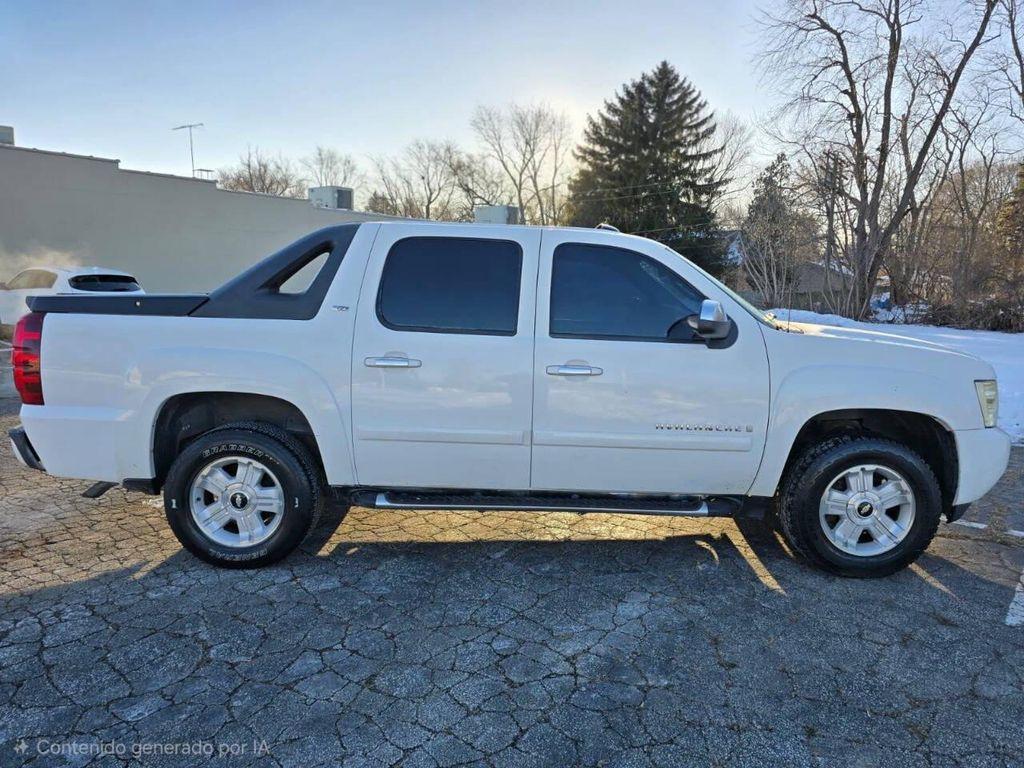 used 2007 Chevrolet Avalanche car, priced at $5,999