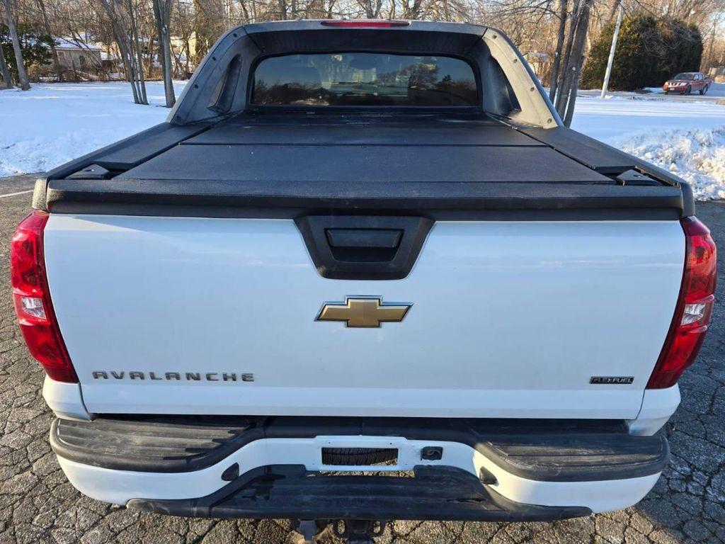 used 2007 Chevrolet Avalanche car, priced at $5,999