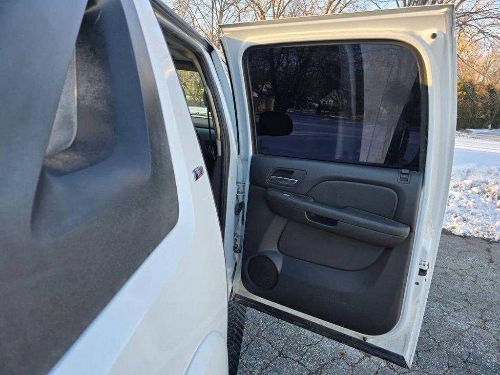 used 2007 Chevrolet Avalanche car, priced at $5,999