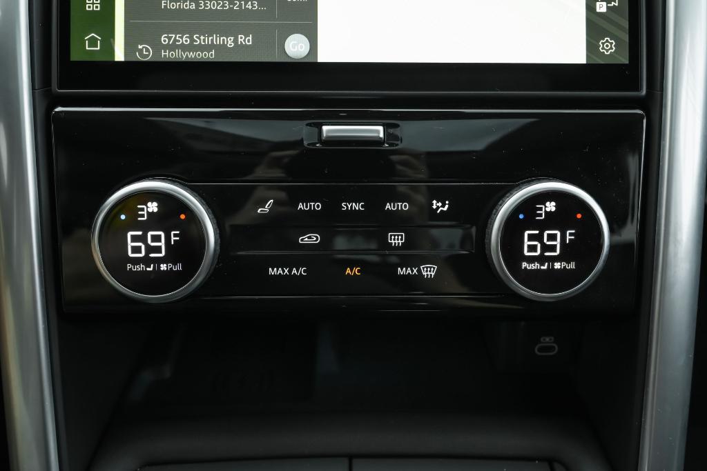 used 2024 Land Rover Discovery car, priced at $41,998