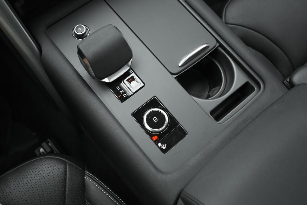 used 2024 Land Rover Discovery car, priced at $41,998