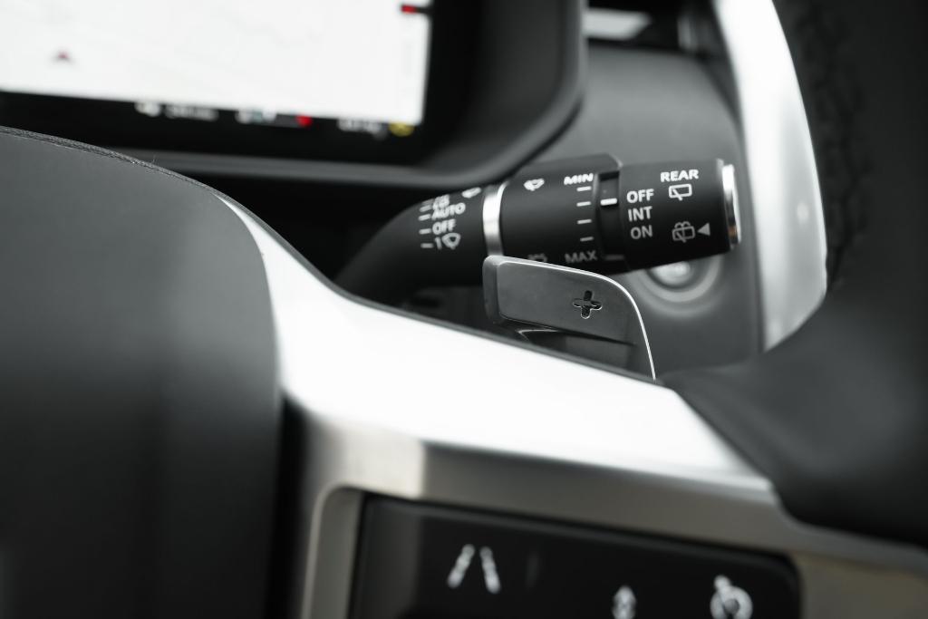 used 2024 Land Rover Discovery car, priced at $41,998