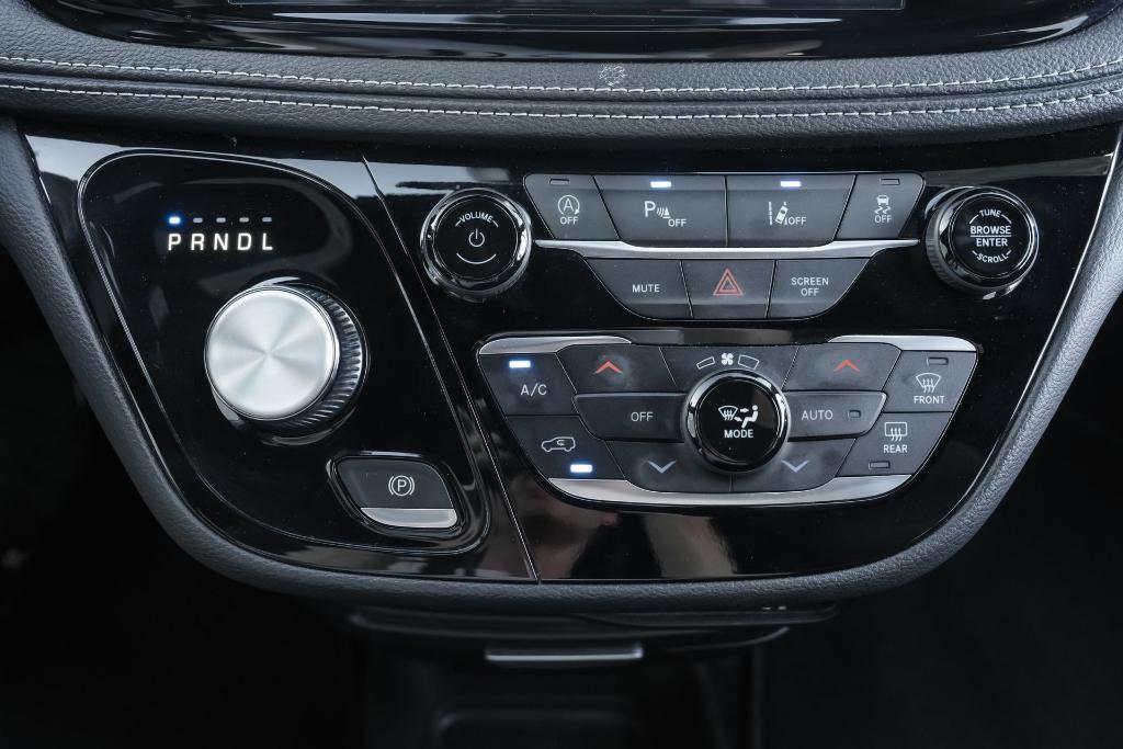 used 2024 Chrysler Pacifica car, priced at $29,500