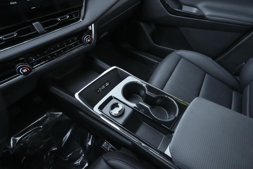 used 2025 Chevrolet Equinox car, priced at $28,495