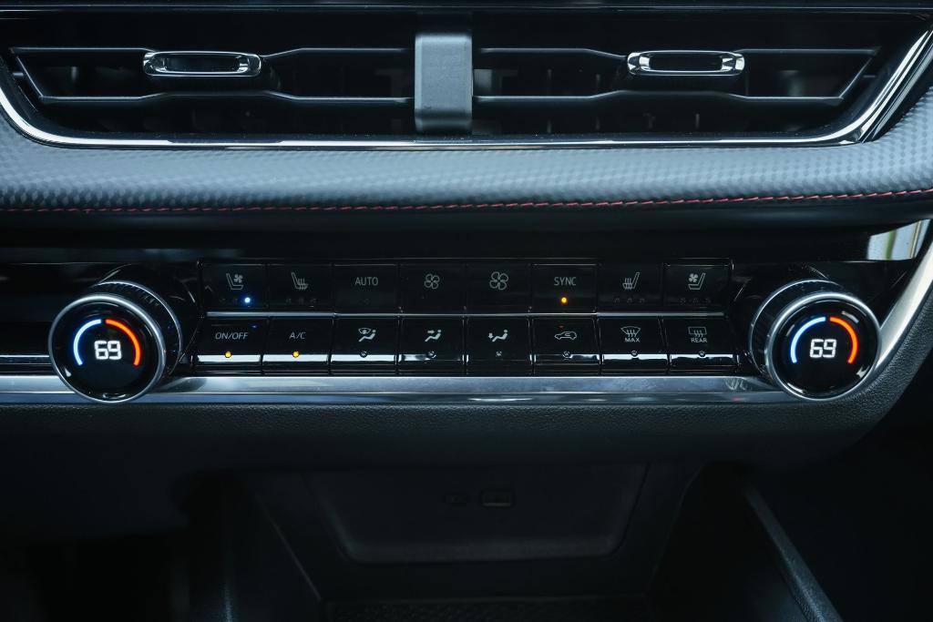 used 2025 Chevrolet Equinox car, priced at $28,495