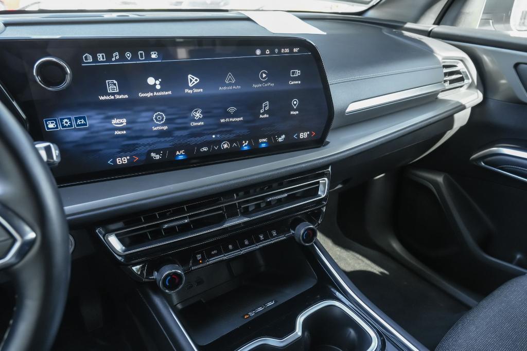 used 2024 Chevrolet Traverse car, priced at $33,352