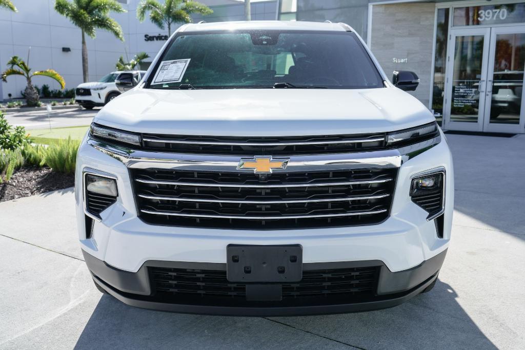 used 2024 Chevrolet Traverse car, priced at $33,352