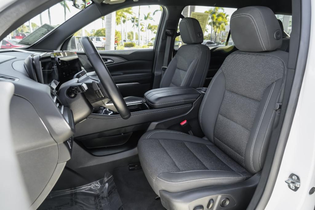 used 2024 Chevrolet Traverse car, priced at $33,352