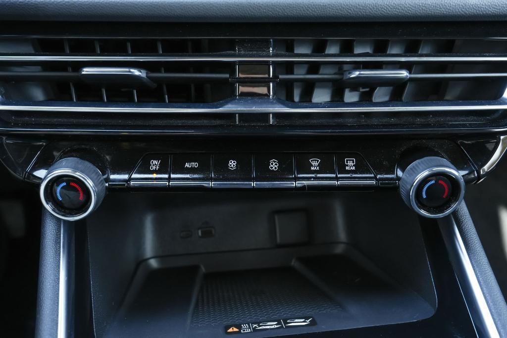 used 2024 Chevrolet Traverse car, priced at $33,352