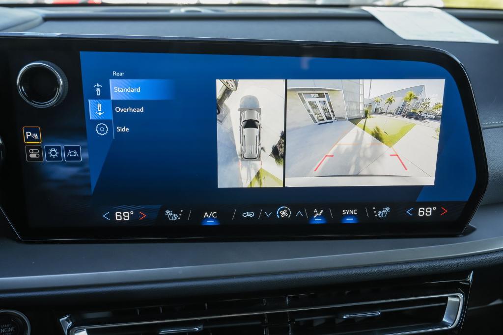 used 2024 Chevrolet Traverse car, priced at $33,352