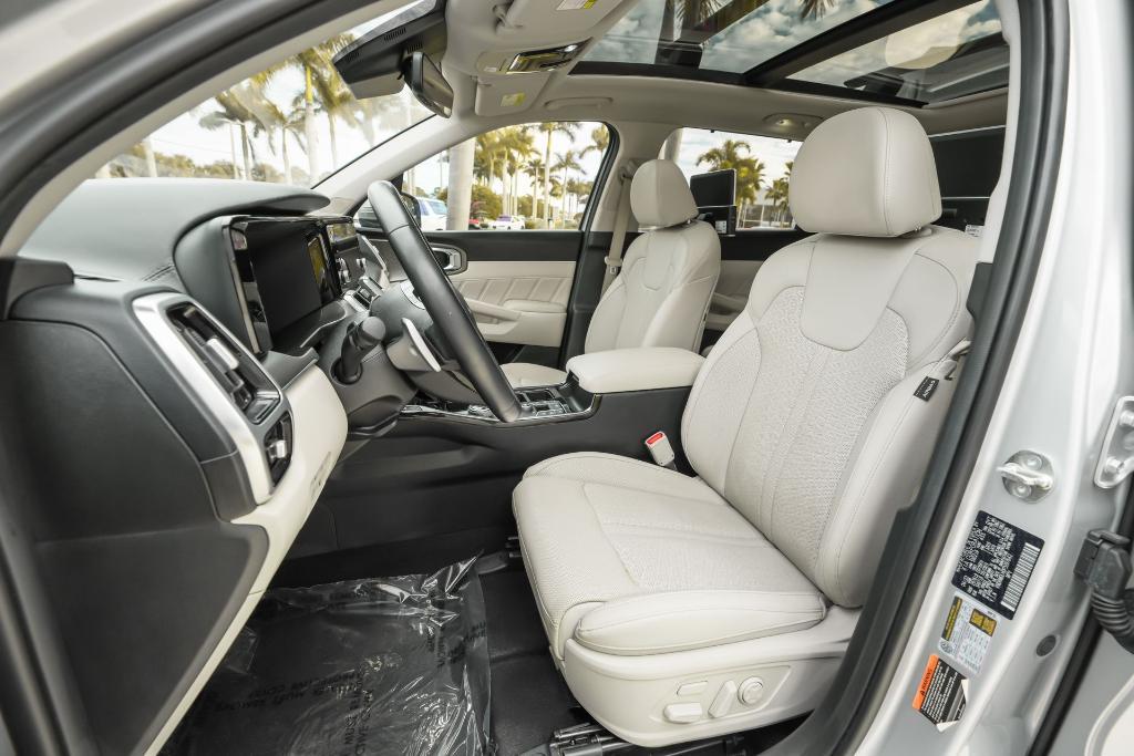 used 2023 Kia Sorento Plug-In Hybrid car, priced at $27,900