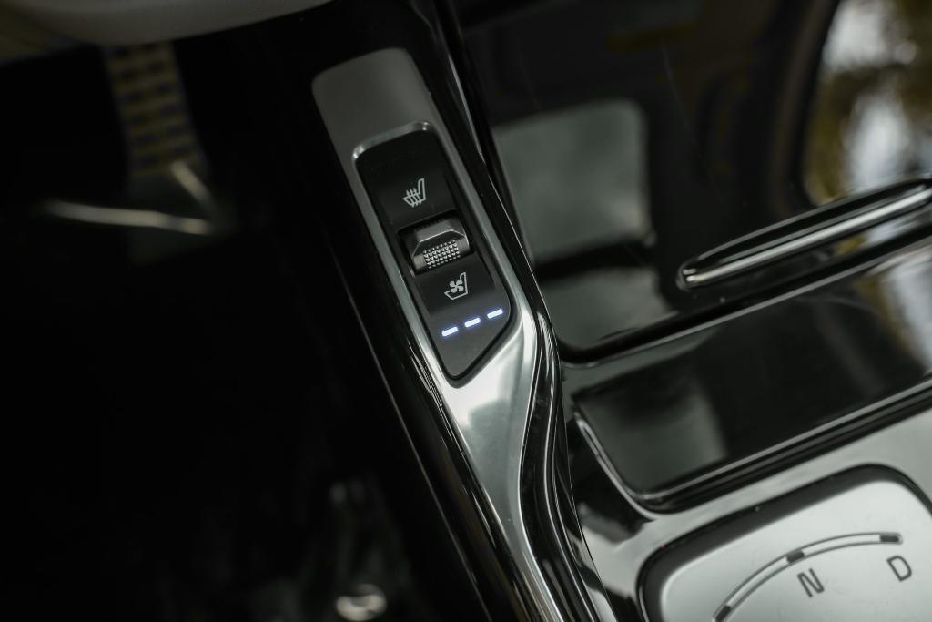 used 2023 Kia Sorento Plug-In Hybrid car, priced at $27,900