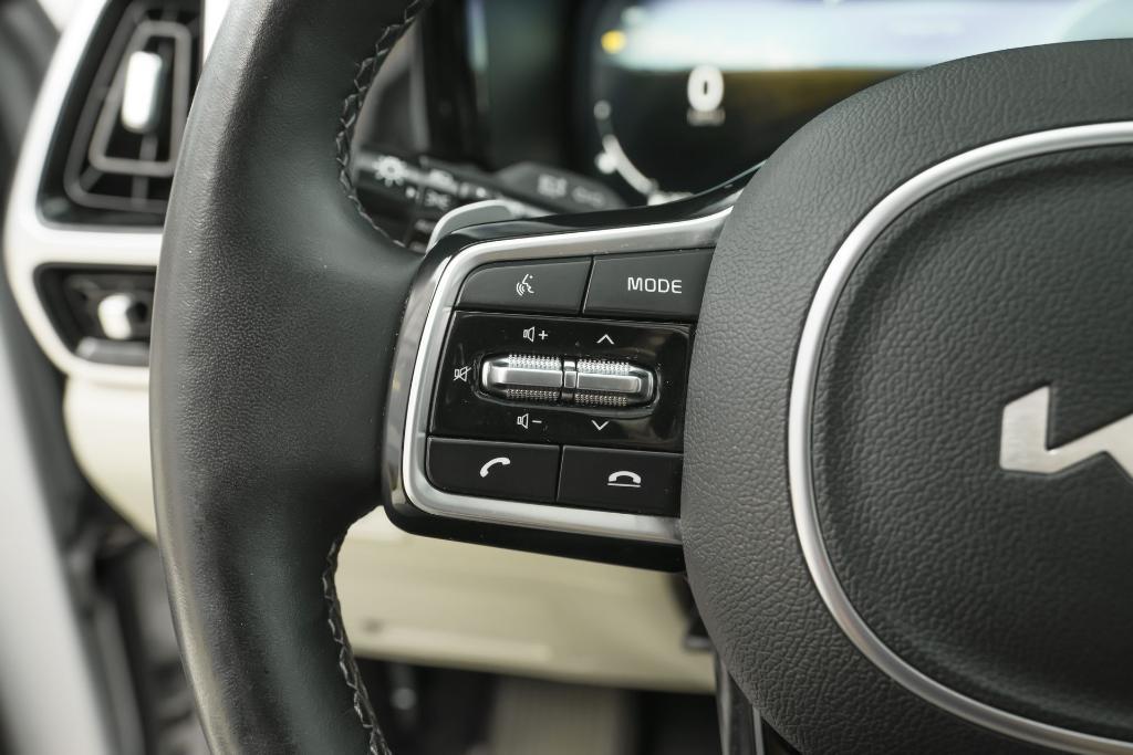 used 2023 Kia Sorento Plug-In Hybrid car, priced at $27,900