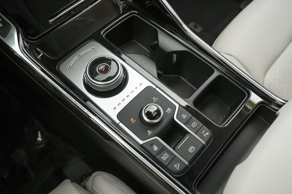 used 2023 Kia Sorento Plug-In Hybrid car, priced at $27,900