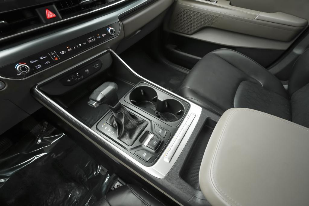 used 2025 Kia Carnival car, priced at $34,995