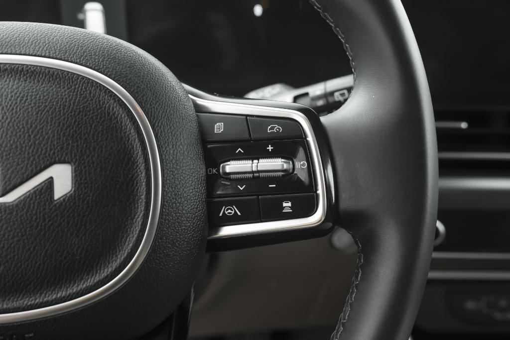 used 2025 Kia Carnival car, priced at $34,995