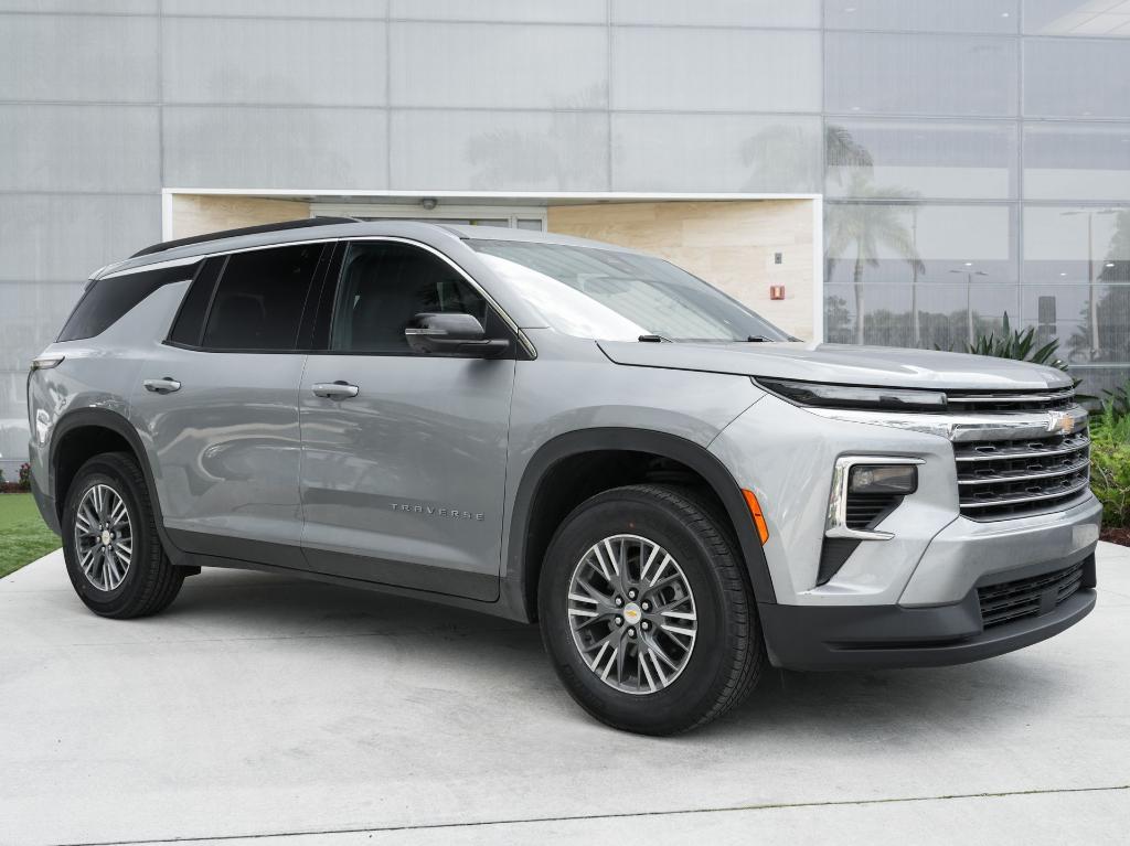 used 2024 Chevrolet Traverse car, priced at $34,197