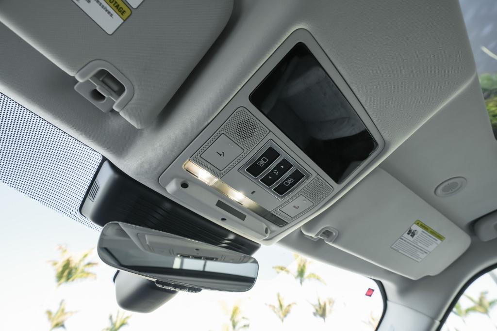 used 2025 Land Rover Discovery car, priced at $41,500