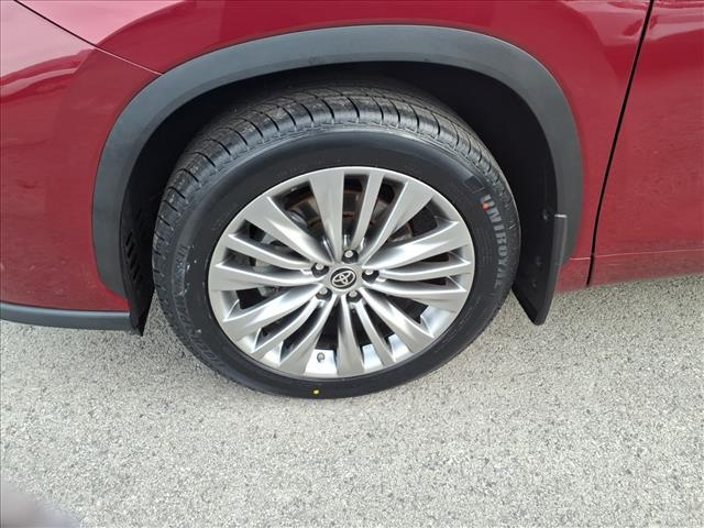 used 2022 Toyota Highlander car, priced at $40,966